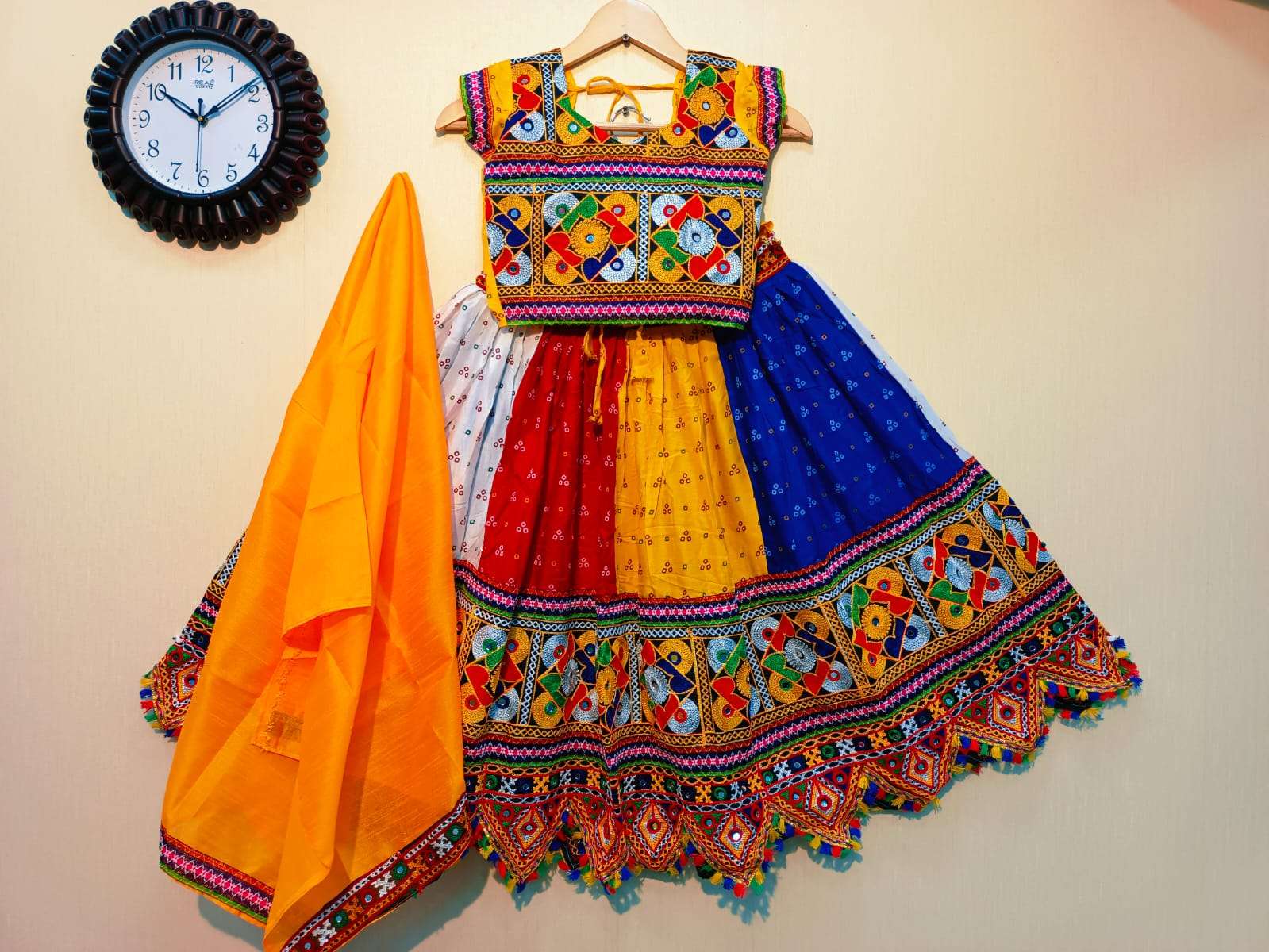 Navratri Garba Dress at Rs 100/piece | डांडिया ड्रेस in Ahmedabad | ID:  21390211197