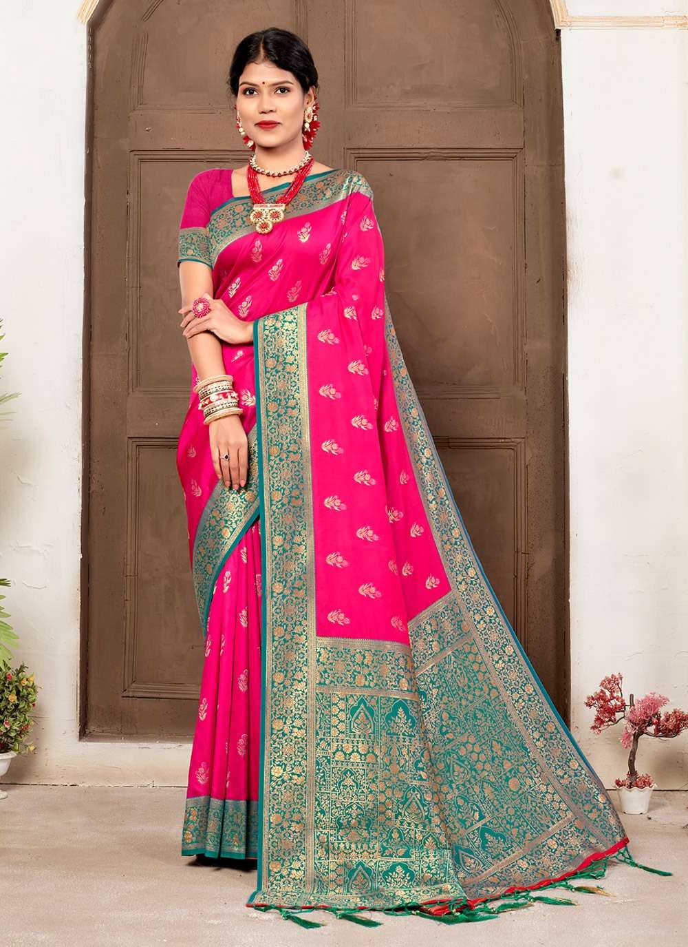 Parampara By Bunawat 1001 To 1006 Series Indian Traditional Wear Collection Beautiful Stylish Fancy Colorful Party Wear & Occasional Wear Banarasi Silk Sarees At Wholesale Price