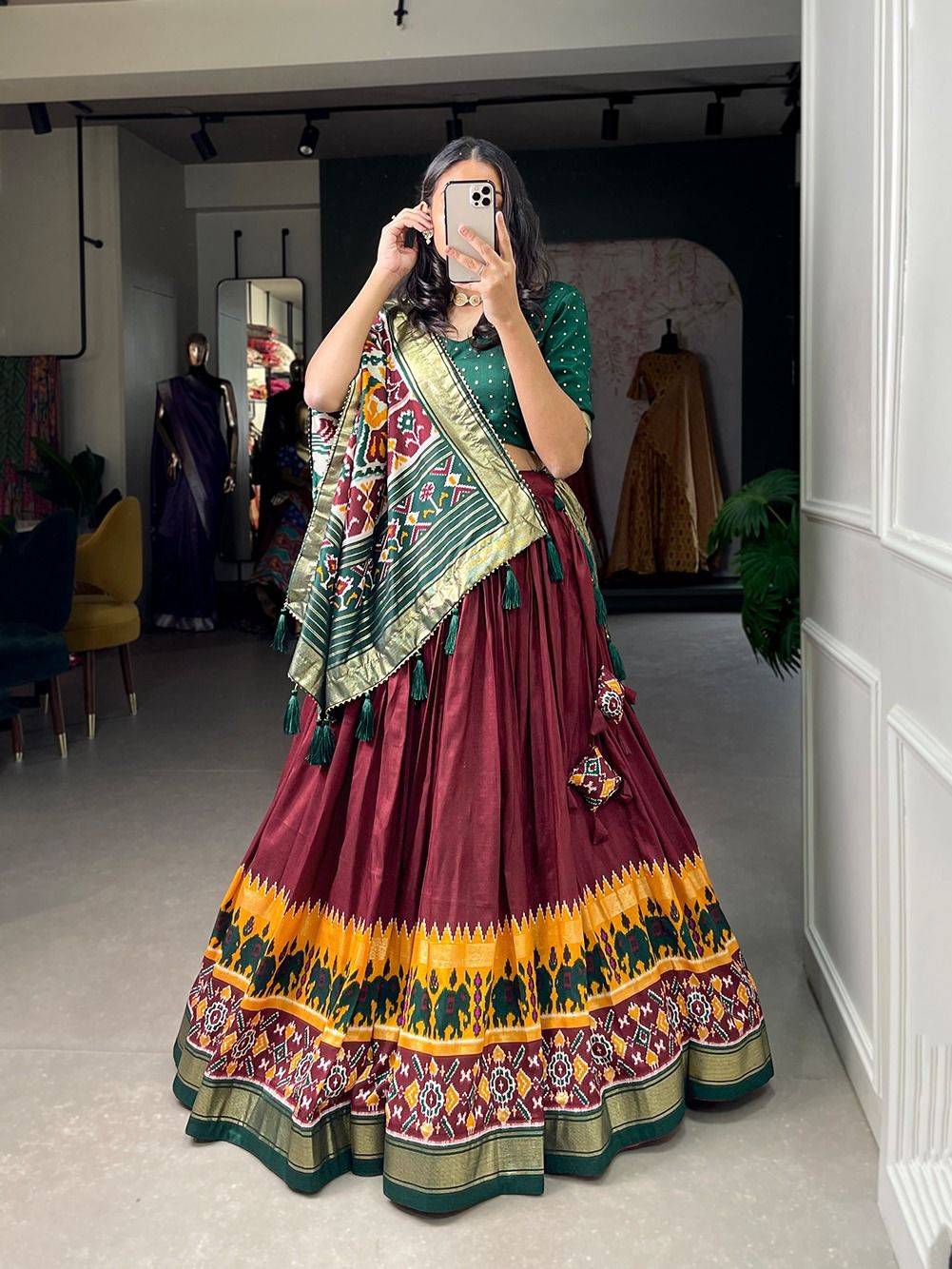 Bridal Lehenga, Size : S, M, XL, XXL, 30 to 45, Feature : embroidered at  Best Price in Mumbai