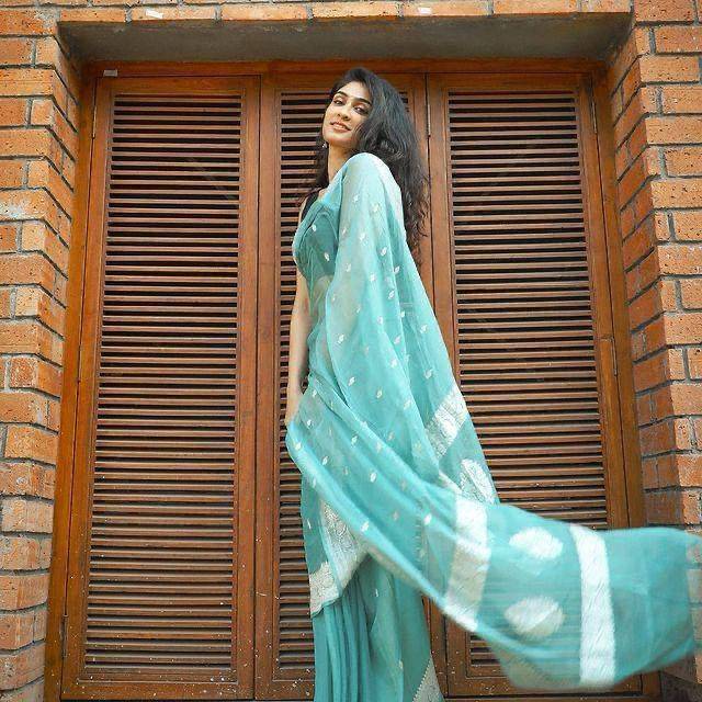 Lc 582 By Fashid Wholesale Indian Traditional Wear Collection Beautiful Stylish Fancy Colorful Party Wear & Occasional Wear Soft Linen Sarees At Wholesale Price