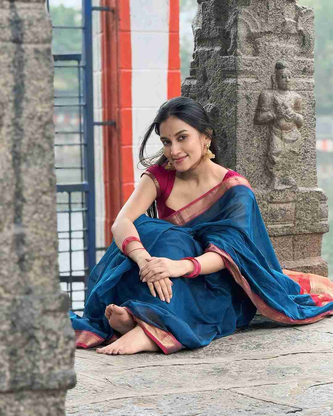 KP-6035 By Fashid Wholesale Indian Traditional Wear Collection Beautiful Stylish Fancy Colorful Party Wear & Occasional Wear Soft Lichi Silk Sarees At Wholesale Price