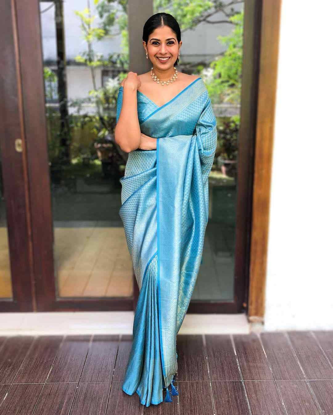 Kp-4049 By Fashid Wholesale Indian Traditional Wear Collection Beautiful Stylish Fancy Colorful Party Wear & Occasional Wear Soft Lichi Silk Saree Sarees At Wholesale Price