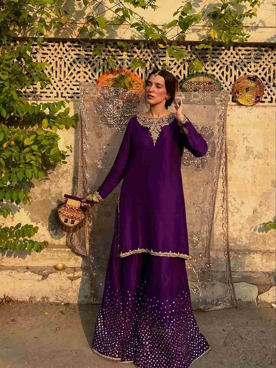Le-2007 By Fashid Wholesale Beautiful Festive Suits Colorful Stylish Fancy Casual Wear & Ethnic Wear Chinnon Dresses At Wholesale Price