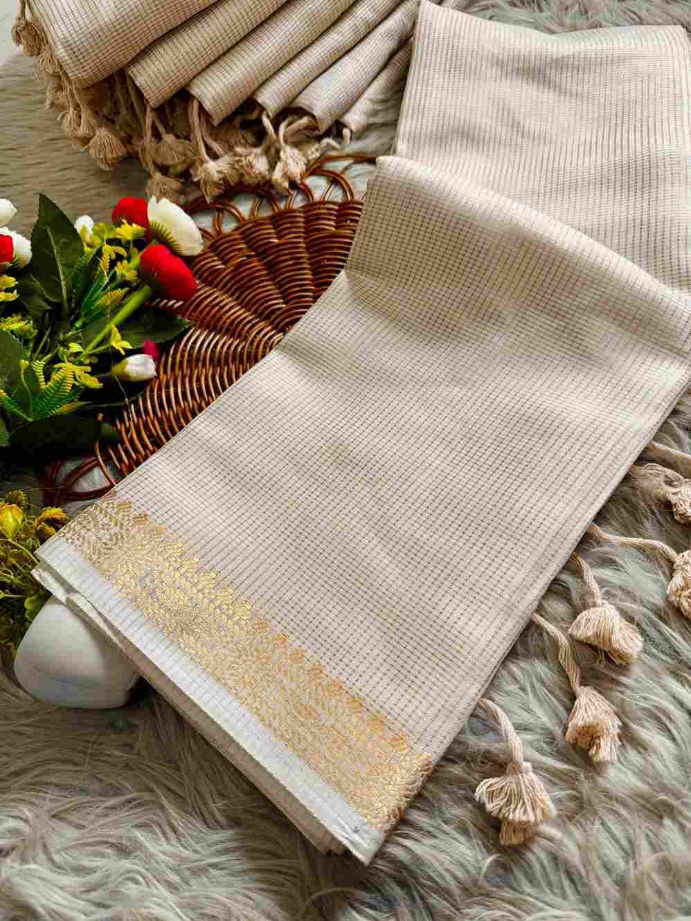Vv-38 By Fashid Wholesale Indian Traditional Wear Collection Beautiful Stylish Fancy Colorful Party Wear & Occasional Wear Kasavu Sarees At Wholesale Price
