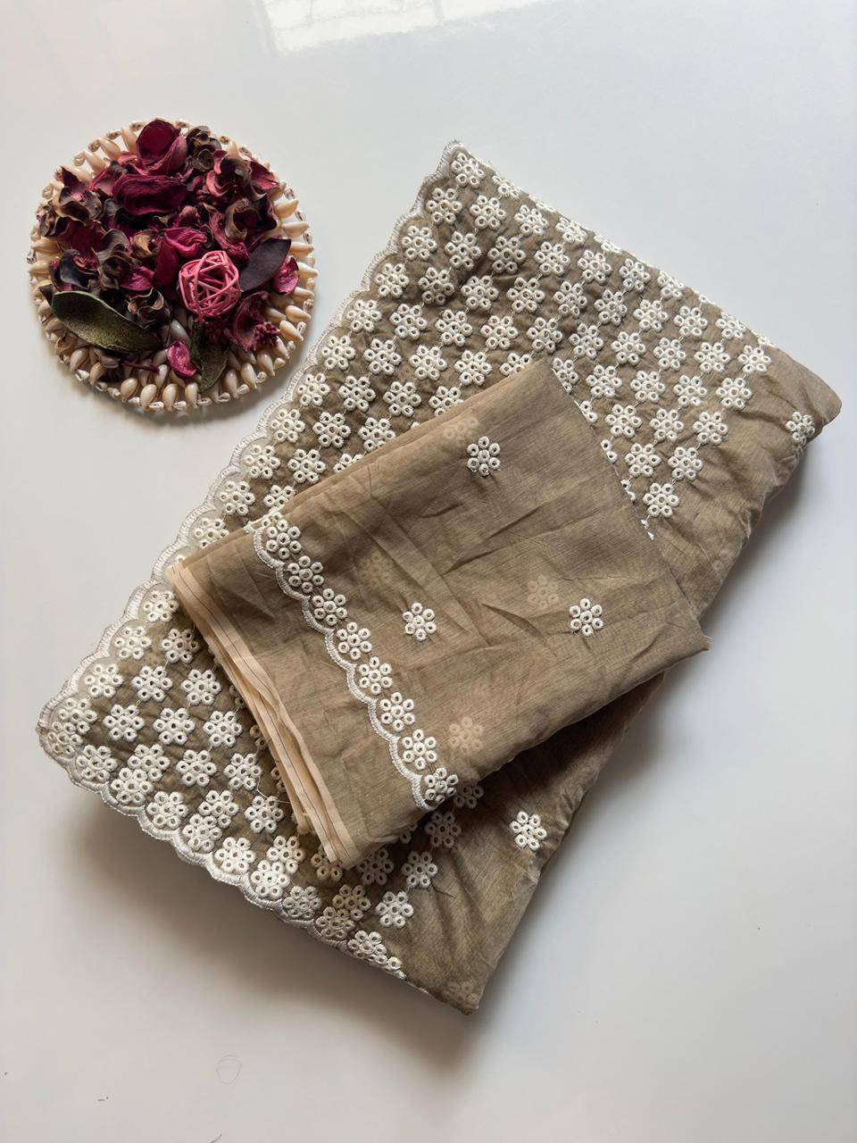 Vt-1011 By Fashid Wholesale Indian Traditional Wear Collection Beautiful Stylish Fancy Colorful Party Wear & Occasional Wear Pure Chanderi Cotton Sarees At Wholesale Price