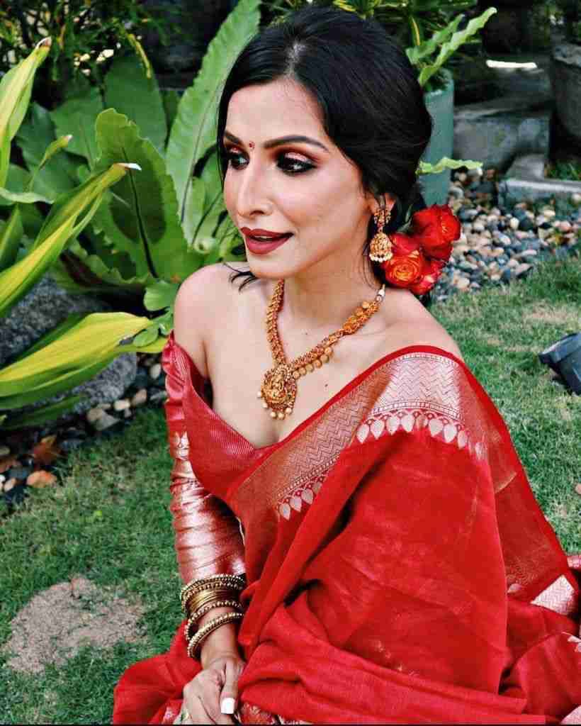 Lc-371 By Fashid Wholesale Indian Traditional Wear Collection Beautiful Stylish Fancy Colorful Party Wear & Occasional Wear Lichi Silk Sarees At Wholesale Price