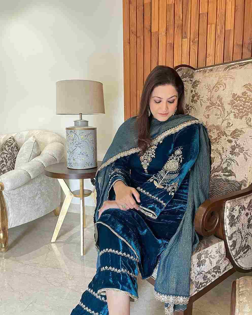 Be-414 By Fashid Wholesale Designer Stylish Fancy Colorful Beautiful Party Wear & Ethnic Wear Collection Velvet Dresses At Wholesale Price