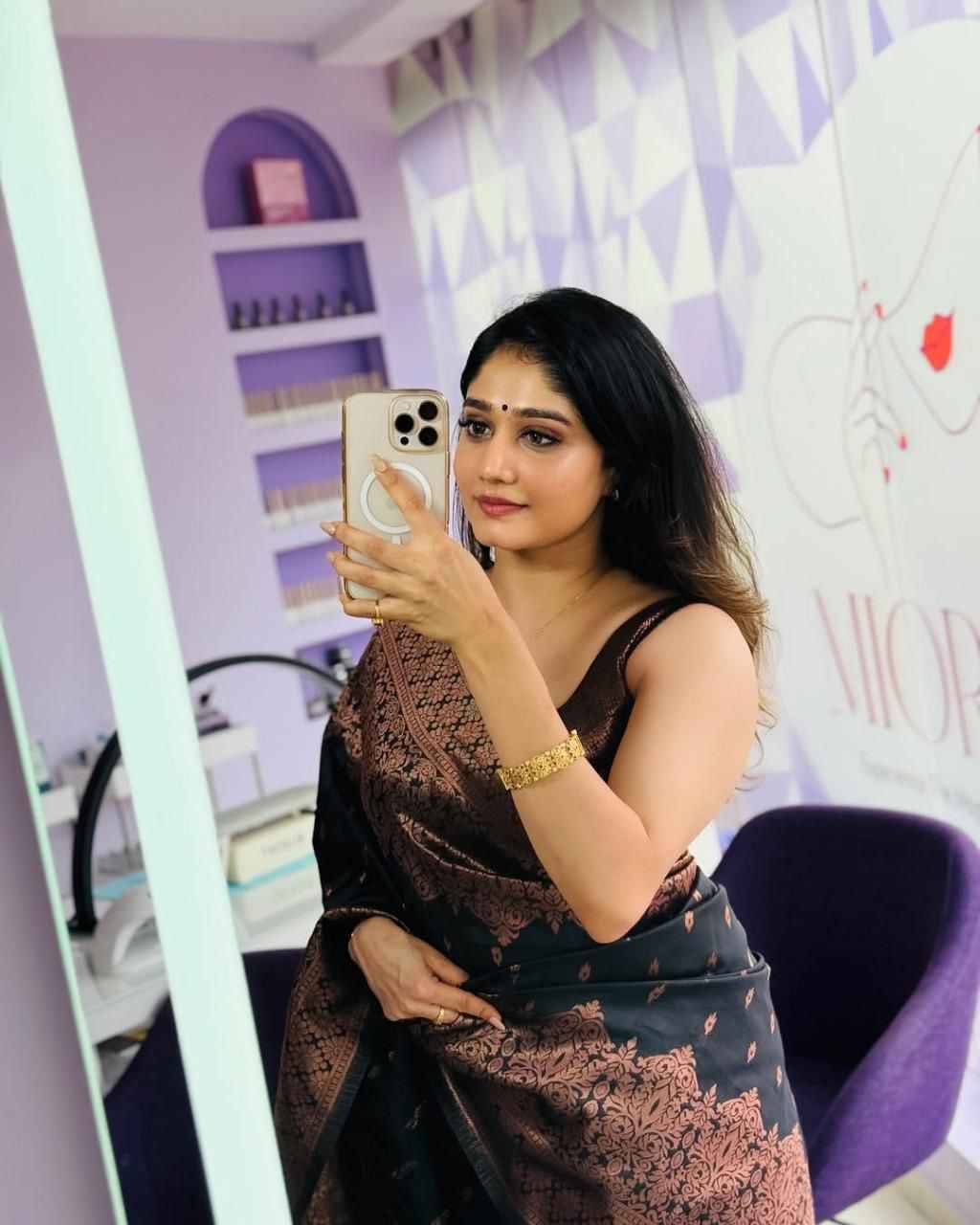 Kp-6048 By Fashid Wholesale Indian Traditional Wear Collection Beautiful Stylish Fancy Colorful Party Wear & Occasional Wear Lichi Silk Sarees At Wholesale Price