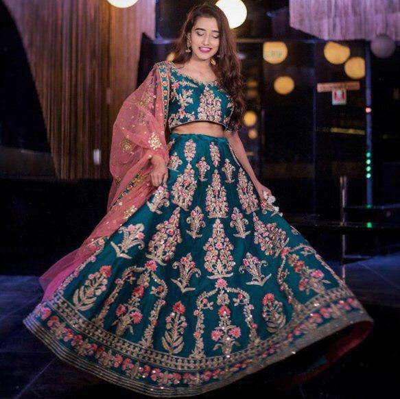 DJ-109 BY FASHID WHOLESALE BRIDAL WEAR COLLECTION BEAUTIFUL STYLISH COLORFUL FANCY PARTY WEAR & OCCASIONAL WEAR MAL MAL SILK LEHENGAS AT WHOLESALE PRICE