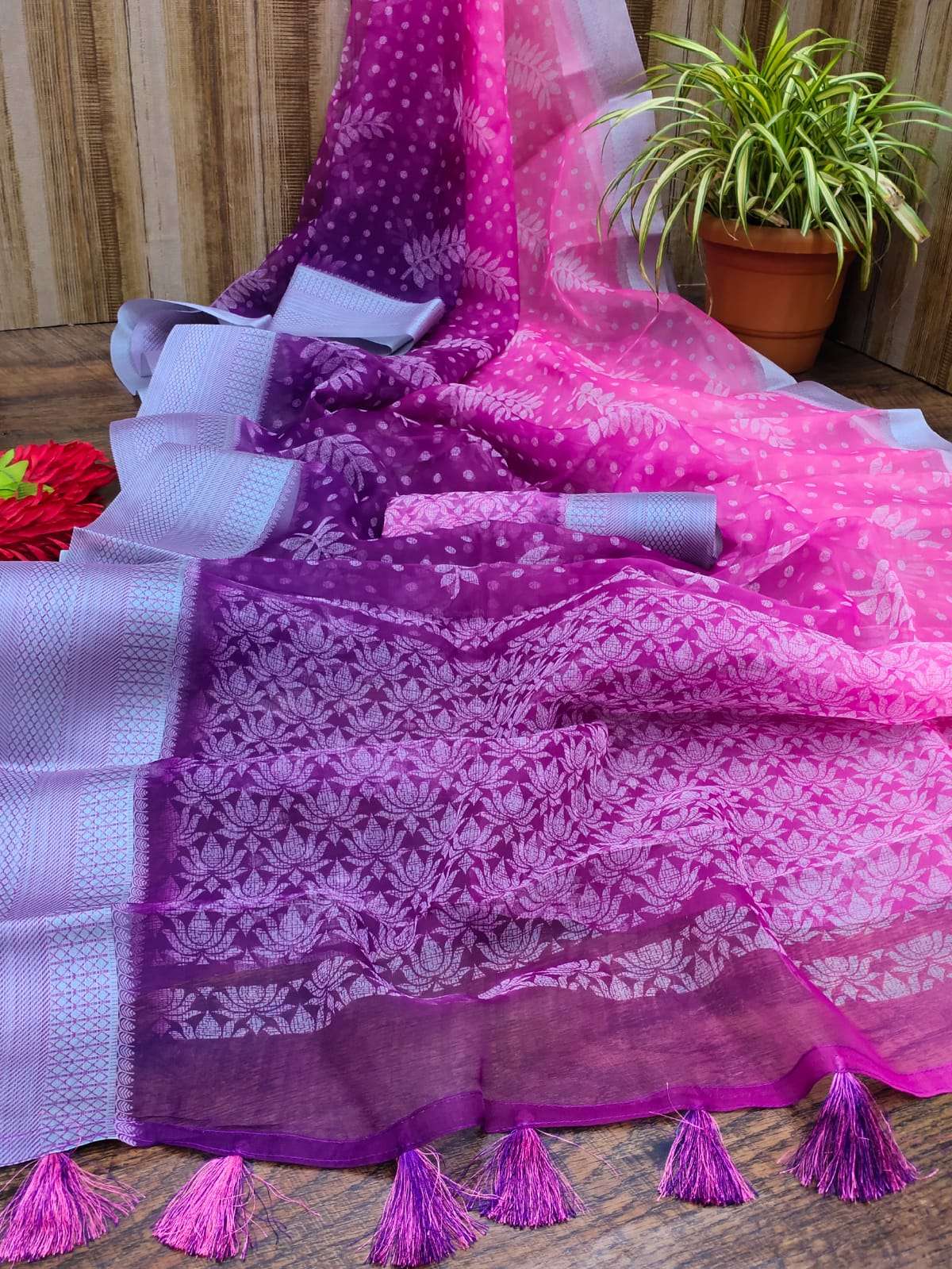 PREMIUM ORGANZA VOL-4 BY MYRA 401 TO 410 SERIES INDIAN TRADITIONAL WEAR COLLECTION BEAUTIFUL STYLISH FANCY COLORFUL PARTY WEAR & OCCASIONAL WEAR PREMIUM ORGANZA SAREES AT WHOLESALE PRICE