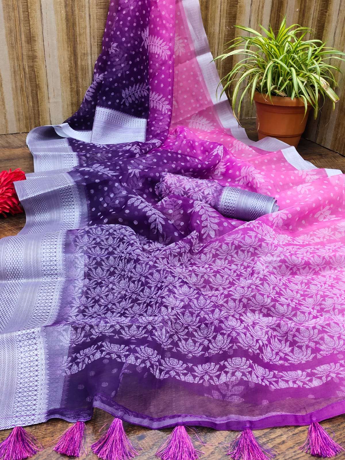 PREMIUM ORGANZA VOL-4 BY MYRA 401 TO 410 SERIES INDIAN TRADITIONAL WEAR COLLECTION BEAUTIFUL STYLISH FANCY COLORFUL PARTY WEAR & OCCASIONAL WEAR PREMIUM ORGANZA SAREES AT WHOLESALE PRICE