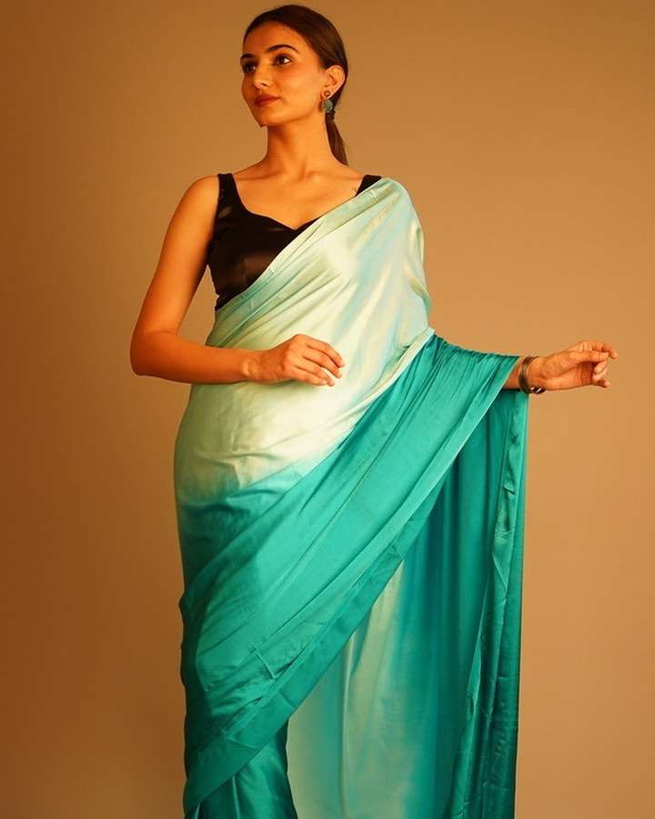 JAPAN SATIN VOL-4 BY FASHID WHOLESALE 401 TO 402 SERIES INDIAN TRADITIONAL WEAR COLLECTION BEAUTIFUL STYLISH FANCY COLORFUL PARTY WEAR & OCCASIONAL WEAR JAPAN SATIN SAREES AT WHOLESALE PRICE