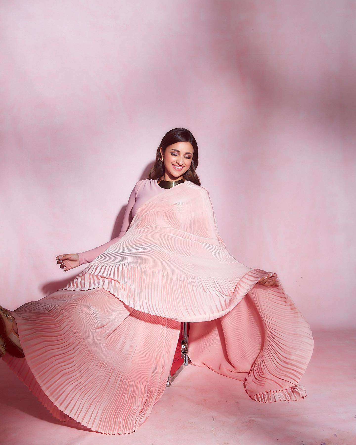 PARINEETI CHOPRA BY YADU NANDAN FASHION INDIAN TRADITIONAL WEAR COLLECTION BEAUTIFUL STYLISH FANCY COLORFUL PARTY WEAR & OCCASIONAL WEAR SATIN PLEATING SAREES AT WHOLESALE PRICE