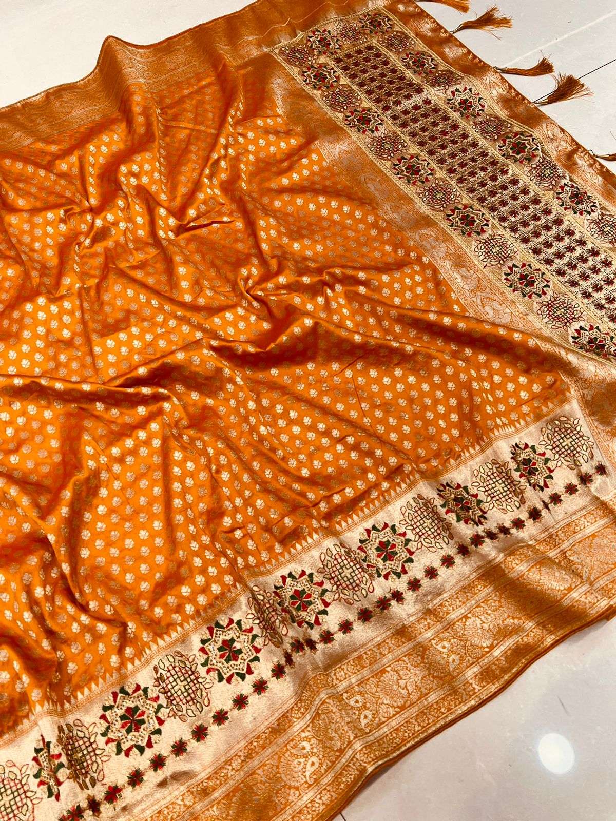 Vishakha Silk By Fashid Wholesale 01 To 05 Series Indian Traditional Wear Collection Beautiful Stylish Fancy Colorful Party Wear & Occasional Wear Pure Silk Sarees At Wholesale Price