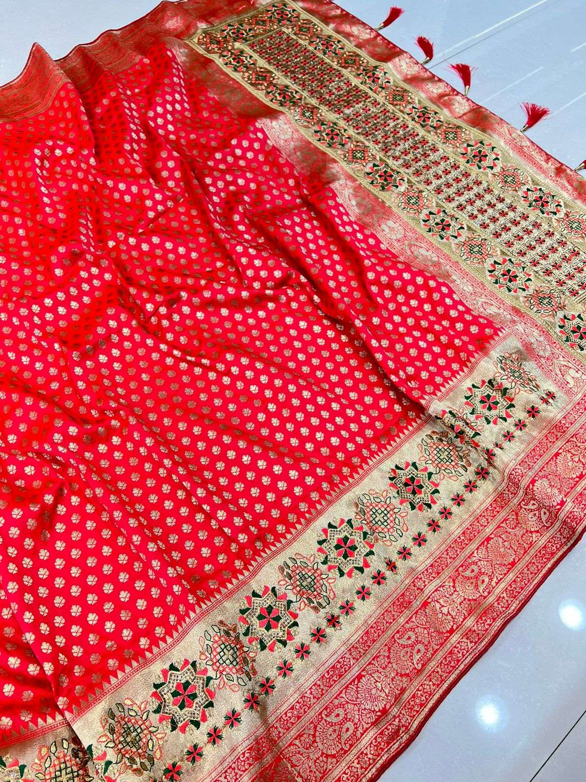 Vishakha Silk By Fashid Wholesale 01 To 05 Series Indian Traditional Wear Collection Beautiful Stylish Fancy Colorful Party Wear & Occasional Wear Pure Silk Sarees At Wholesale Price