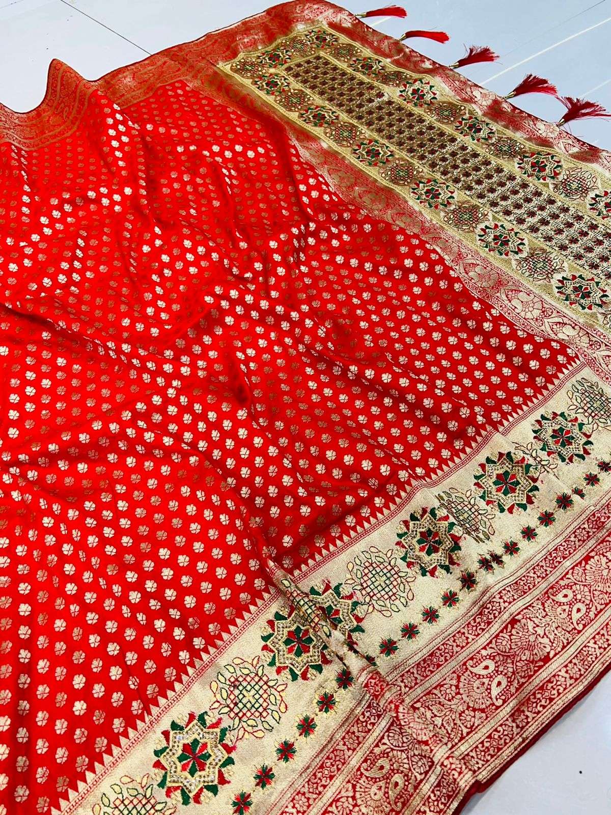 Vishakha Silk By Fashid Wholesale 01 To 05 Series Indian Traditional Wear Collection Beautiful Stylish Fancy Colorful Party Wear & Occasional Wear Pure Silk Sarees At Wholesale Price