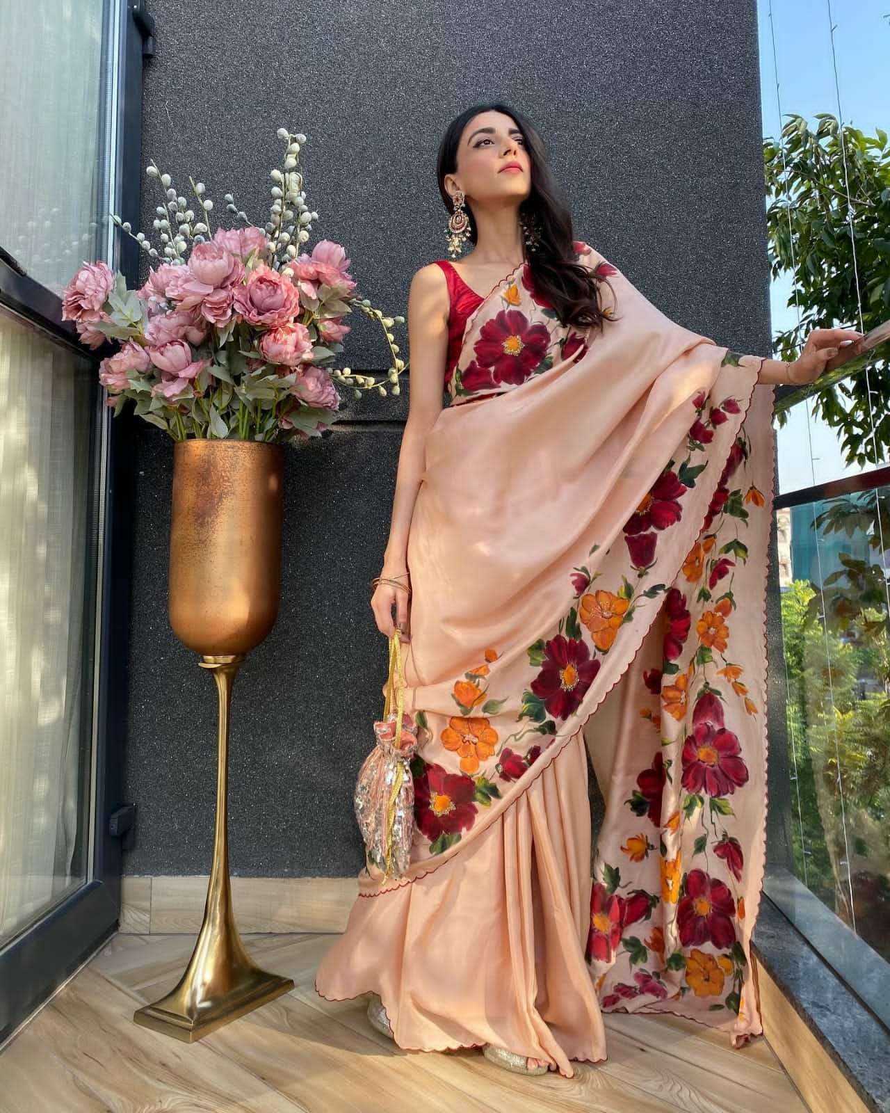 Mukhsweta By Fashid Wholesale Ve Indian Traditional Wear Collection Beautiful Stylish Fancy Colorful Party Wear & Occasional Wear Japan Satin Silk Sarees At Wholesale Price