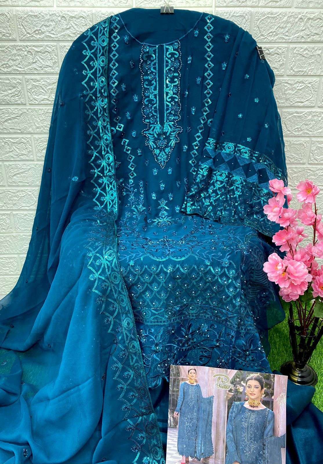 AAYARA 35 COLOURS BY LAAIBAH DESIGNER 35-A TO 35-D SERIES DESIGNER PAKISTANI SUITS COLLECTION BEAUTIFUL STYLISH COLORFUL FANCY PARTY WEAR & OCCASIONAL WEAR GEORGETTE DRESSES AT WHOLESALE PRICE