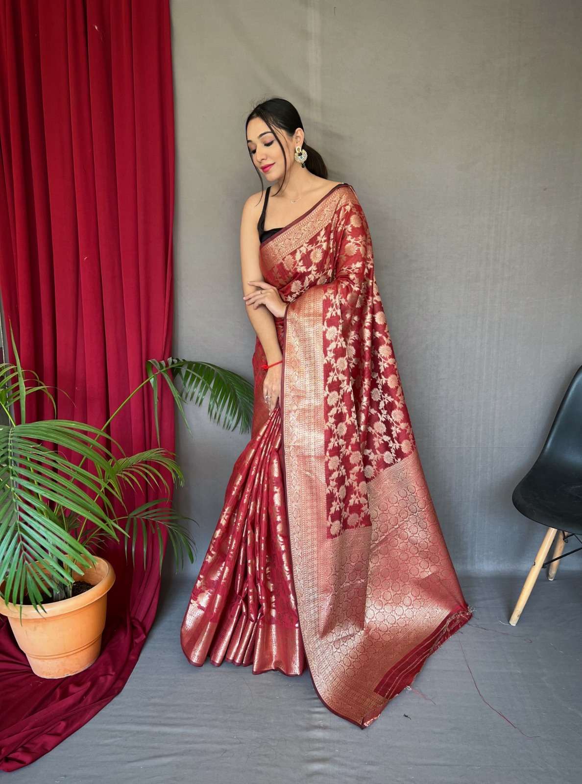 Jhalak By Fashid Wholesale 01 To 05 Series Indian Traditional Wear Collection Beautiful Stylish Fancy Colorful Party Wear & Occasional Wear Linen Cotton Sarees At Wholesale Price