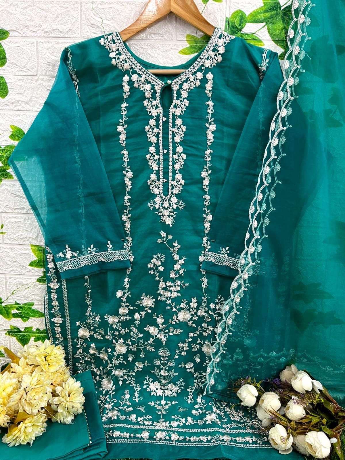 Zarqash Hit Design Z-142 Colours By Zarqash Z-142-A To Z-142-D Series Beautiful Pakistani Suits Colorful Stylish Fancy Casual Wear & Ethnic Wear Organza Dresses At Wholesale Price