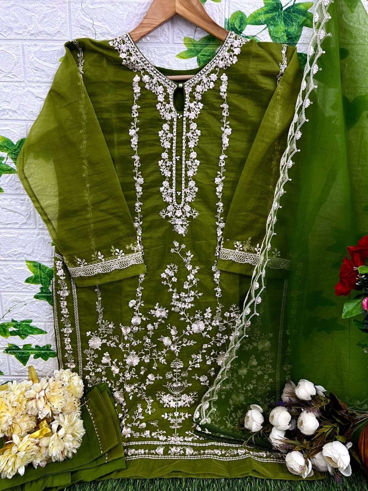 Zarqash Hit Design Z-142 Colours By Zarqash Z-142-A To Z-142-D Series Beautiful Pakistani Suits Colorful Stylish Fancy Casual Wear & Ethnic Wear Organza Dresses At Wholesale Price