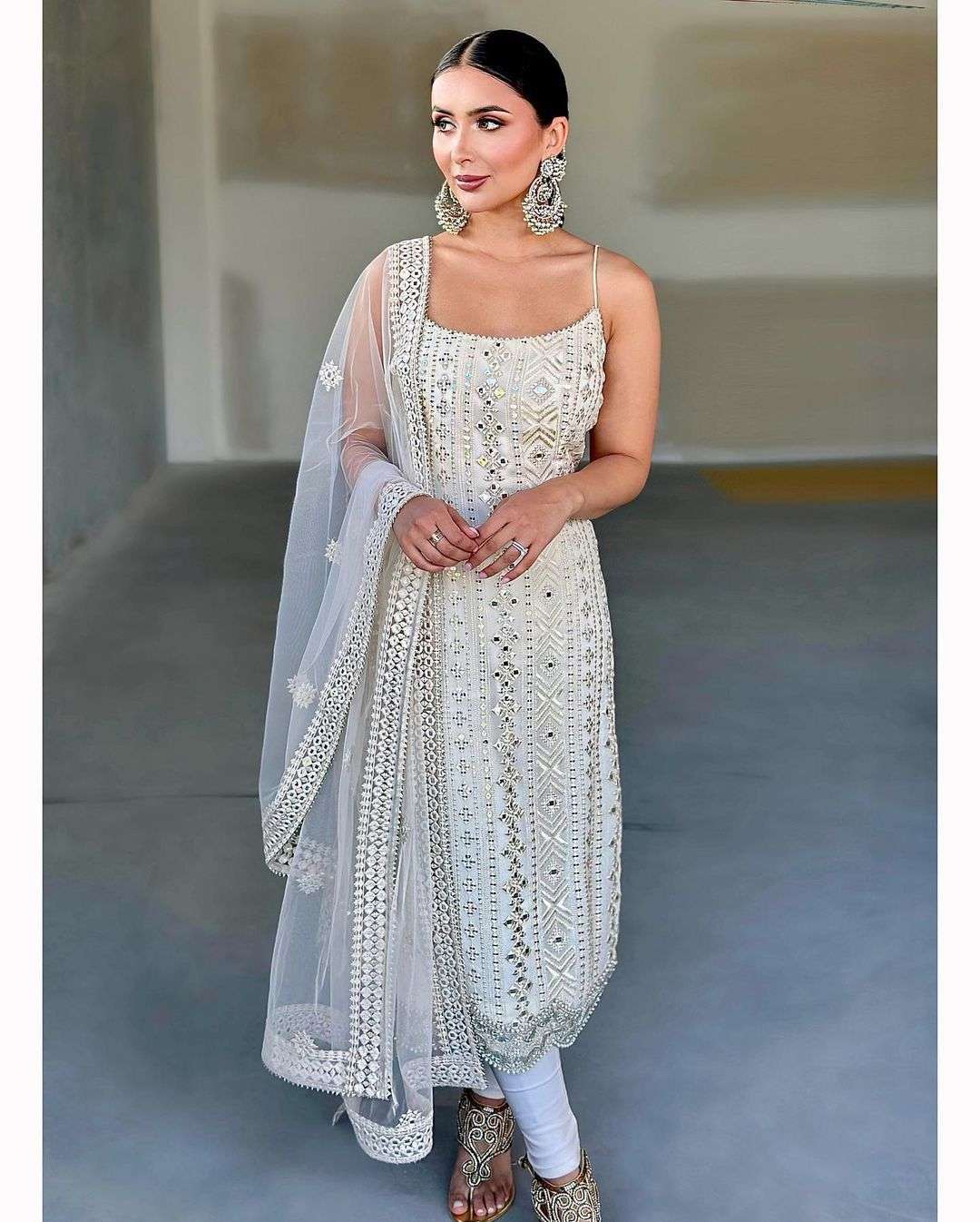 5562 By Fashid Wholesale Kd Designer Festive Suits Beautiful Fancy Colorful Stylish Party Wear & Occasional Wear Faux Georgette Embroidered Dresses At Wholesale Price
