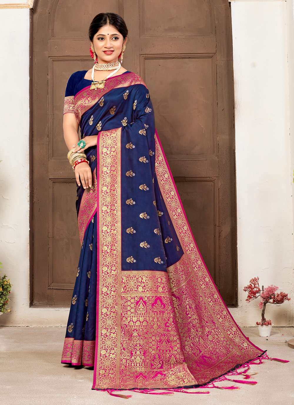 Parampara By Bunawat 1001 To 1006 Series Indian Traditional Wear Collection Beautiful Stylish Fancy Colorful Party Wear & Occasional Wear Banarasi Silk Sarees At Wholesale Price