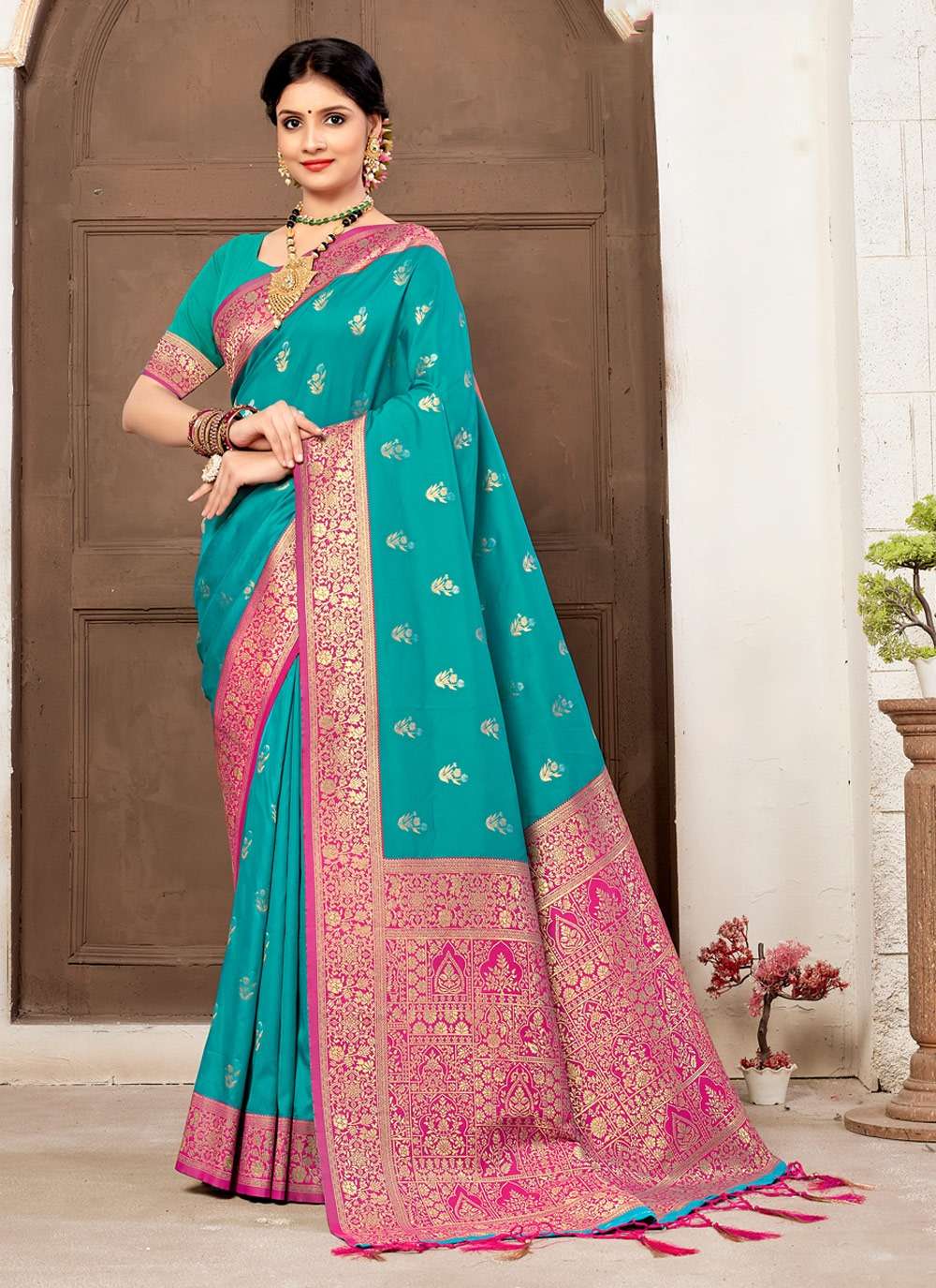 Parampara By Bunawat 1001 To 1006 Series Indian Traditional Wear Collection Beautiful Stylish Fancy Colorful Party Wear & Occasional Wear Banarasi Silk Sarees At Wholesale Price