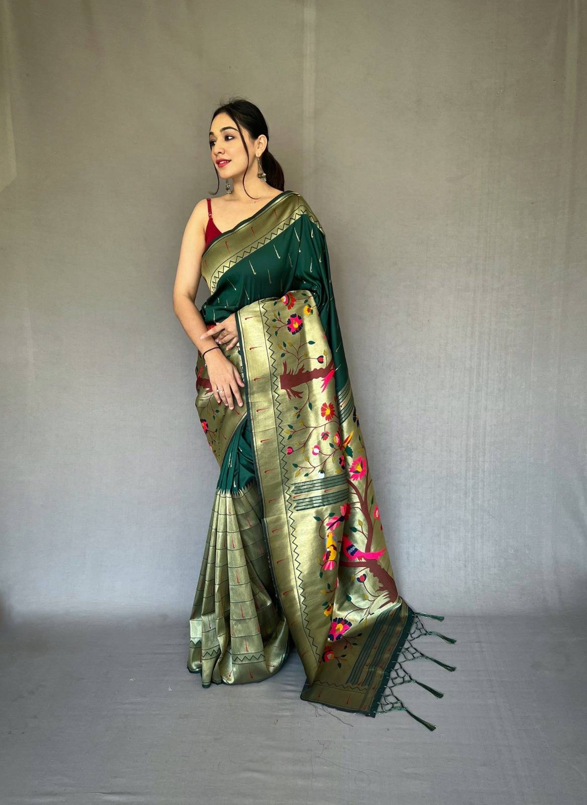 Paithani Big Border By Fashid Wholesale 01 To 06 Series Indian Traditional Wear Collection Beautiful Stylish Fancy Colorful Party Wear & Occasional Wear Pure Paithani Silk Sarees At Wholesale Price