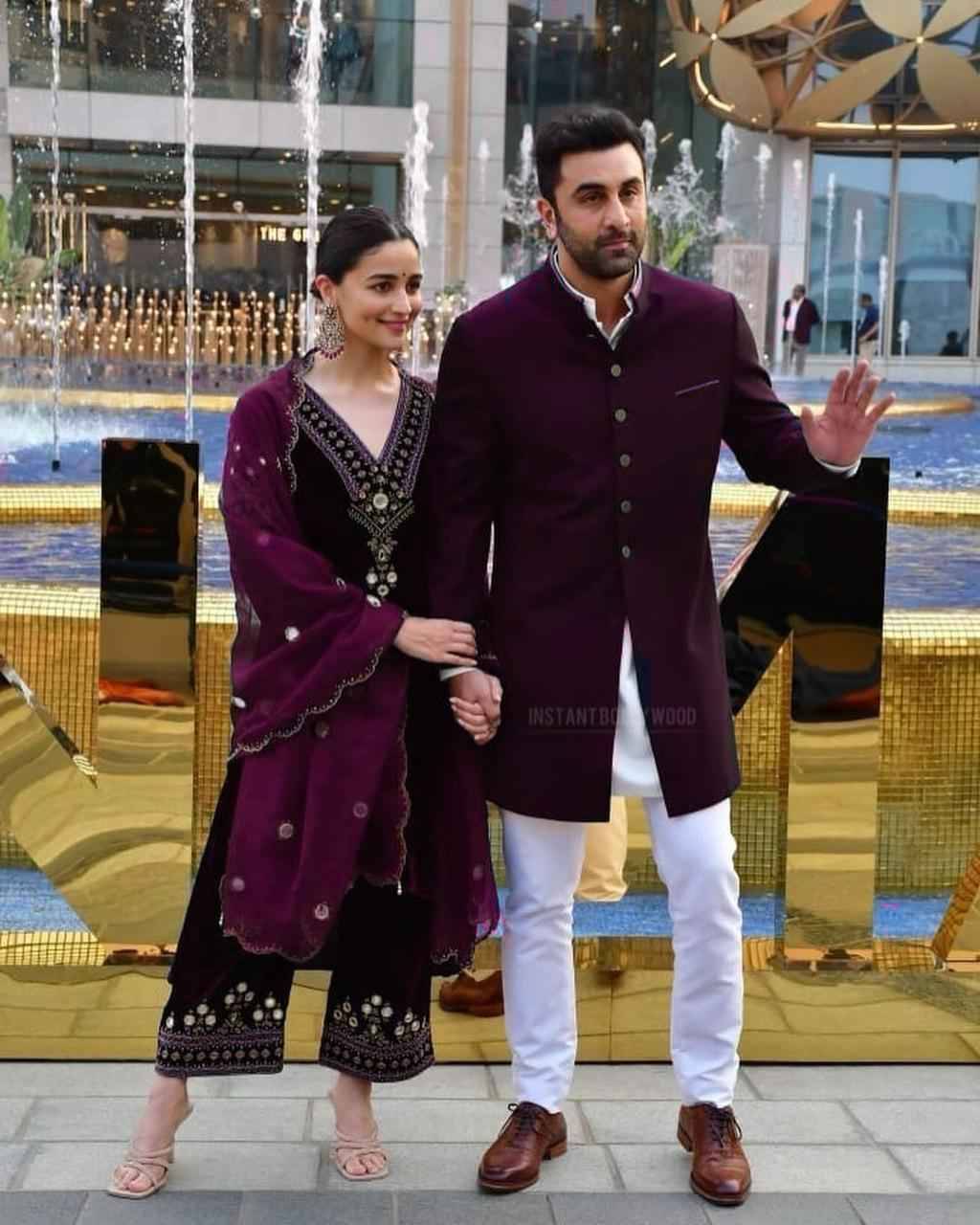 L-1748 By Fashid Wholesale 01 To 02 Series Beautiful Stylish Festive Suits Fancy Colorful Casual Wear & Ethnic Wear & Ready To Wear Georgette Digital Print Dresses At Wholesale Price