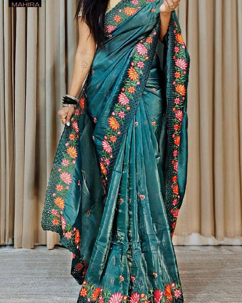 Kaviya By Fashid Wholesale 01 To 05 Series Indian Traditional Wear Collection Beautiful Stylish Fancy Colorful Party Wear & Occasional Wear Fancy Sarees At Wholesale Price