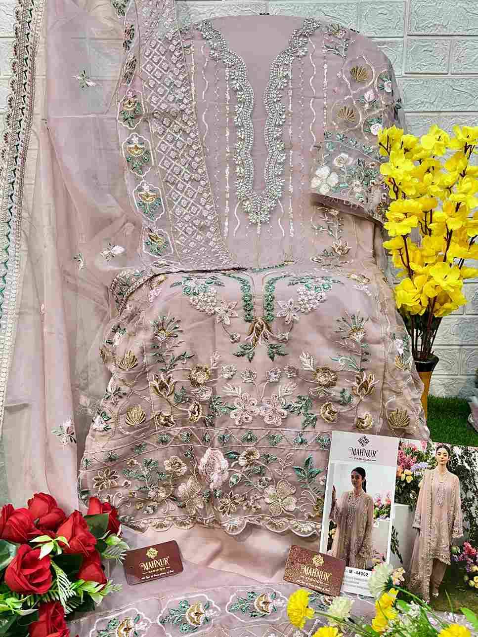 Mahnur Hit Design 44002 By Mahnur Fashion Beautiful Pakistani Suits Colorful Stylish Fancy Casual Wear & Ethnic Wear Organza Dresses At Wholesale Price