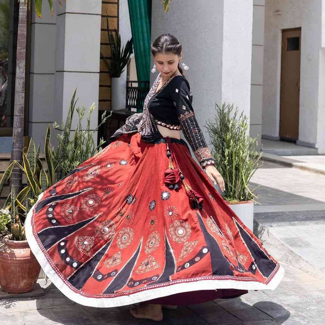 Lg-610 By Fashid Wholesale 01 To 02 Series Designer Beautiful Designer Collection Occasional Wear & Party Wear Rayon With Printed Lehengas At Wholesale Price