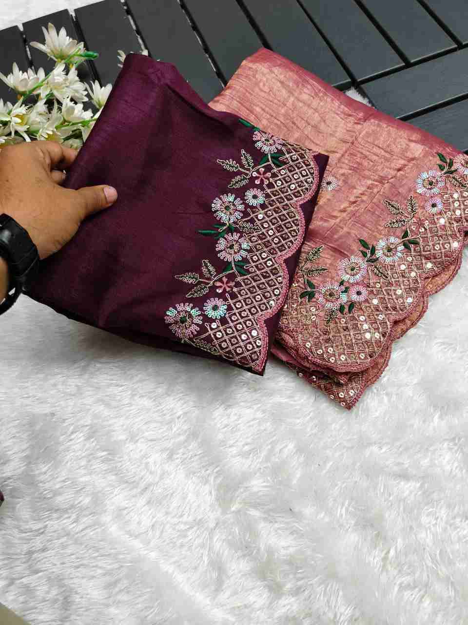 Vs-Kaviya Vol-2 By Fashid Wholesale 01 To 06 Series Indian Traditional Wear Collection Beautiful Stylish Fancy Colorful Party Wear & Occasional Wear Pure Gold Crush Fancy Sarees At Wholesale Price