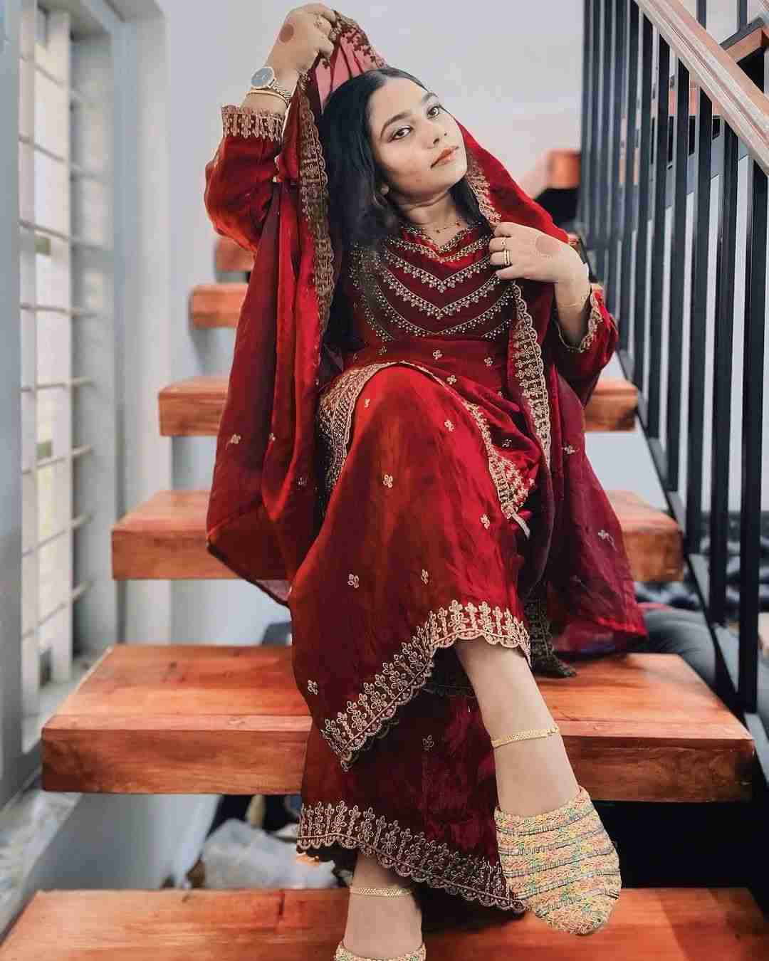 Le-1942 By Fashid Wholesale 01 To 04 Series Beautiful Festive Suits Colorful Stylish Fancy Casual Wear & Ethnic Wear Fendi Silk Dresses At Wholesale Price