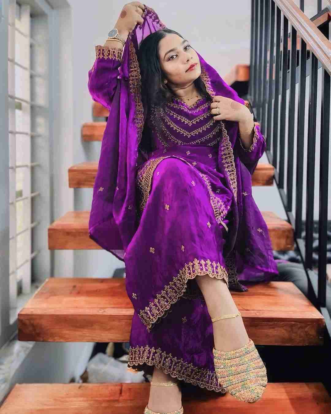 Le-1942 By Fashid Wholesale 01 To 04 Series Beautiful Festive Suits Colorful Stylish Fancy Casual Wear & Ethnic Wear Fendi Silk Dresses At Wholesale Price