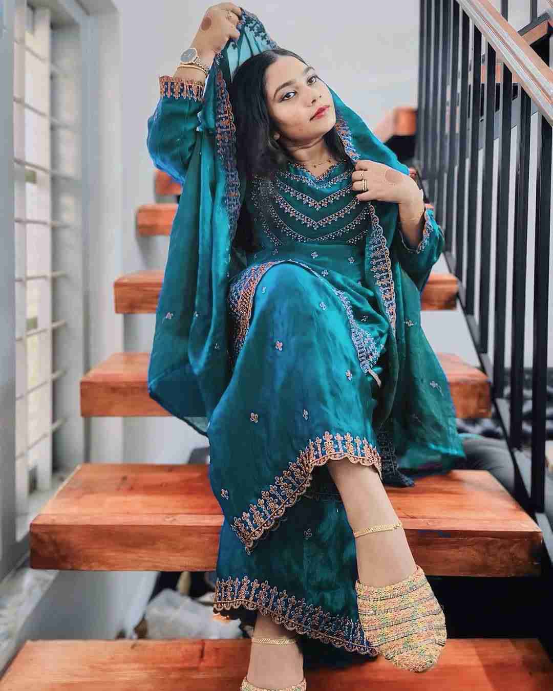 Le-1942 By Fashid Wholesale 01 To 04 Series Beautiful Festive Suits Colorful Stylish Fancy Casual Wear & Ethnic Wear Fendi Silk Dresses At Wholesale Price