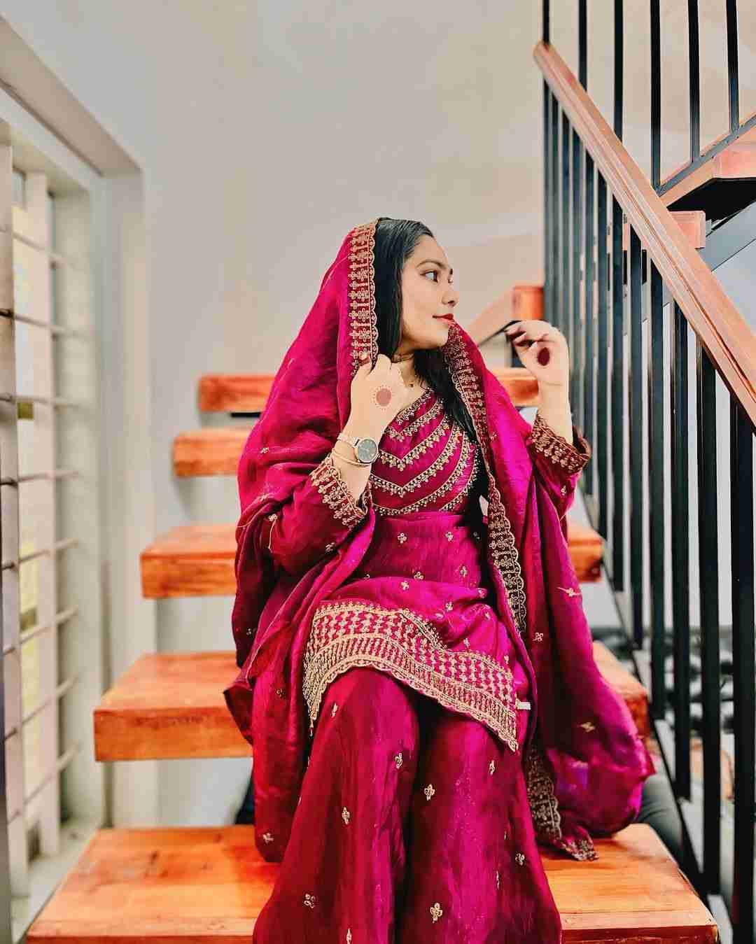 Le-1942 By Fashid Wholesale 01 To 04 Series Beautiful Festive Suits Colorful Stylish Fancy Casual Wear & Ethnic Wear Fendi Silk Dresses At Wholesale Price