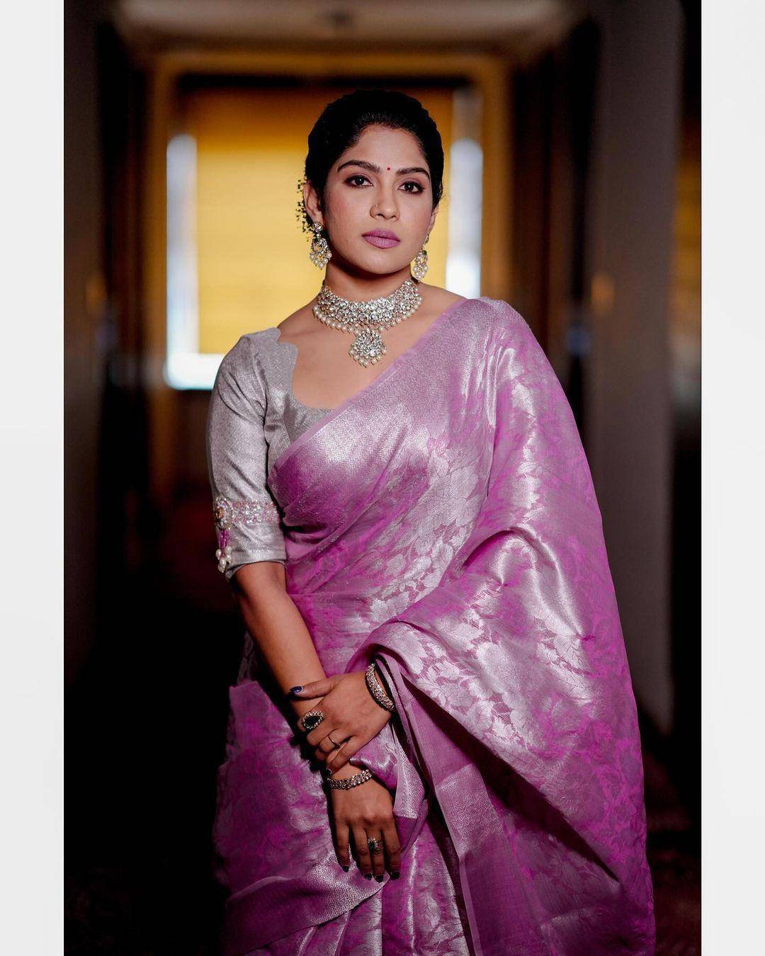 Kp-5087 By Fashid Wholesale Indian Traditional Wear Collection Beautiful Stylish Fancy Colorful Party Wear & Occasional Wear Soft Banarasi Silk Sarees At Wholesale Price