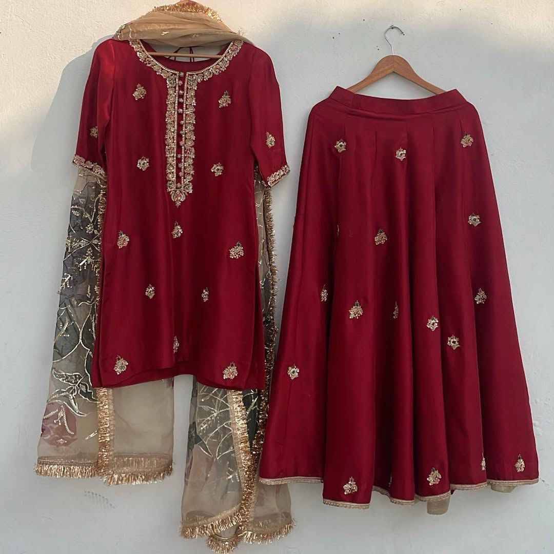 Le-1901 By Fashid Wholesale Beautiful Colorful Fancy Wedding Collection Occasional Wear & Party Wear Chinnon Dresses At Wholesale Price