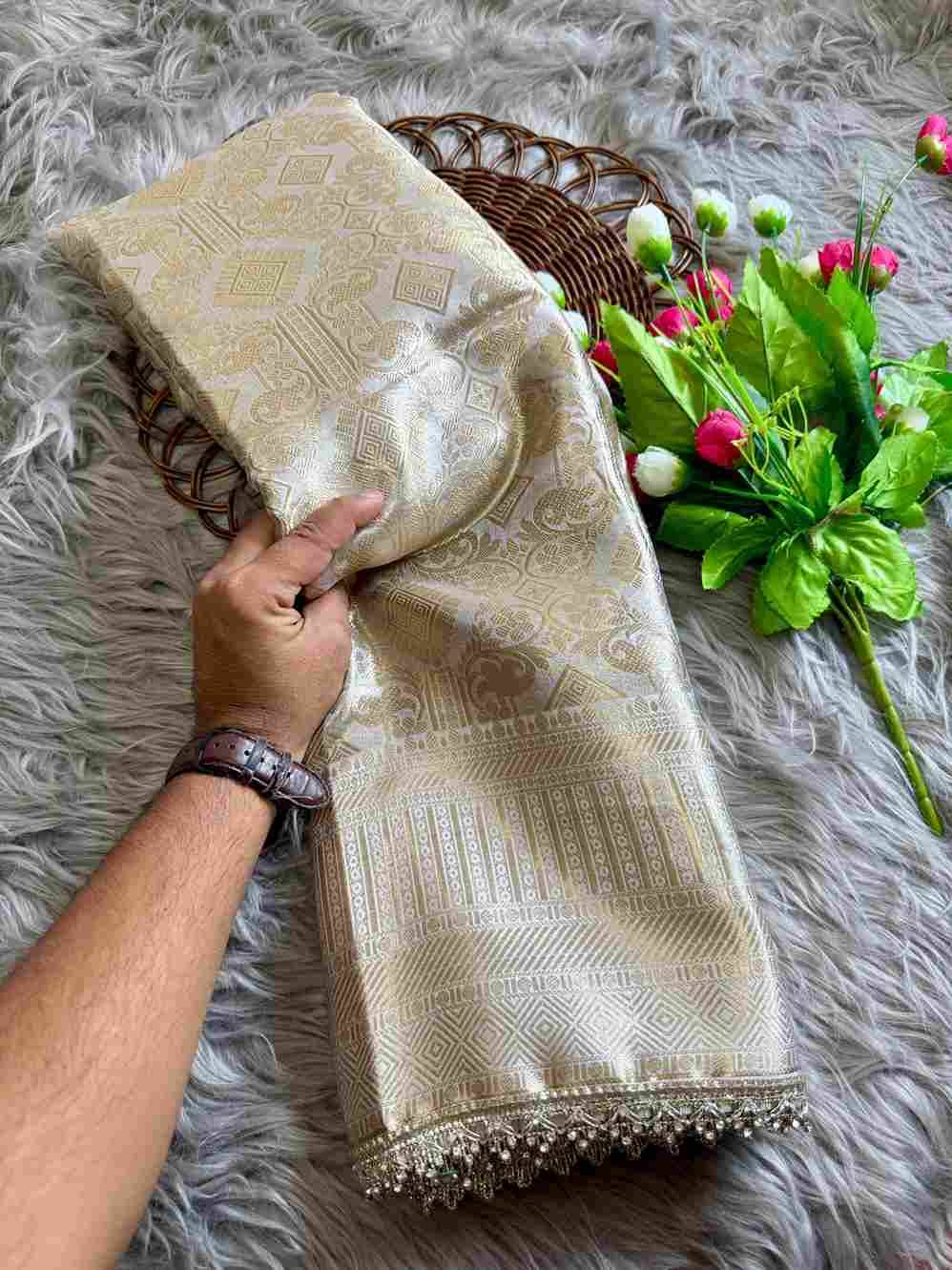 Vv-17 By Fashid Wholesale Indian Traditional Wear Collection Beautiful Stylish Fancy Colorful Party Wear & Occasional Wear Banarasi Silk Sarees At Wholesale Price