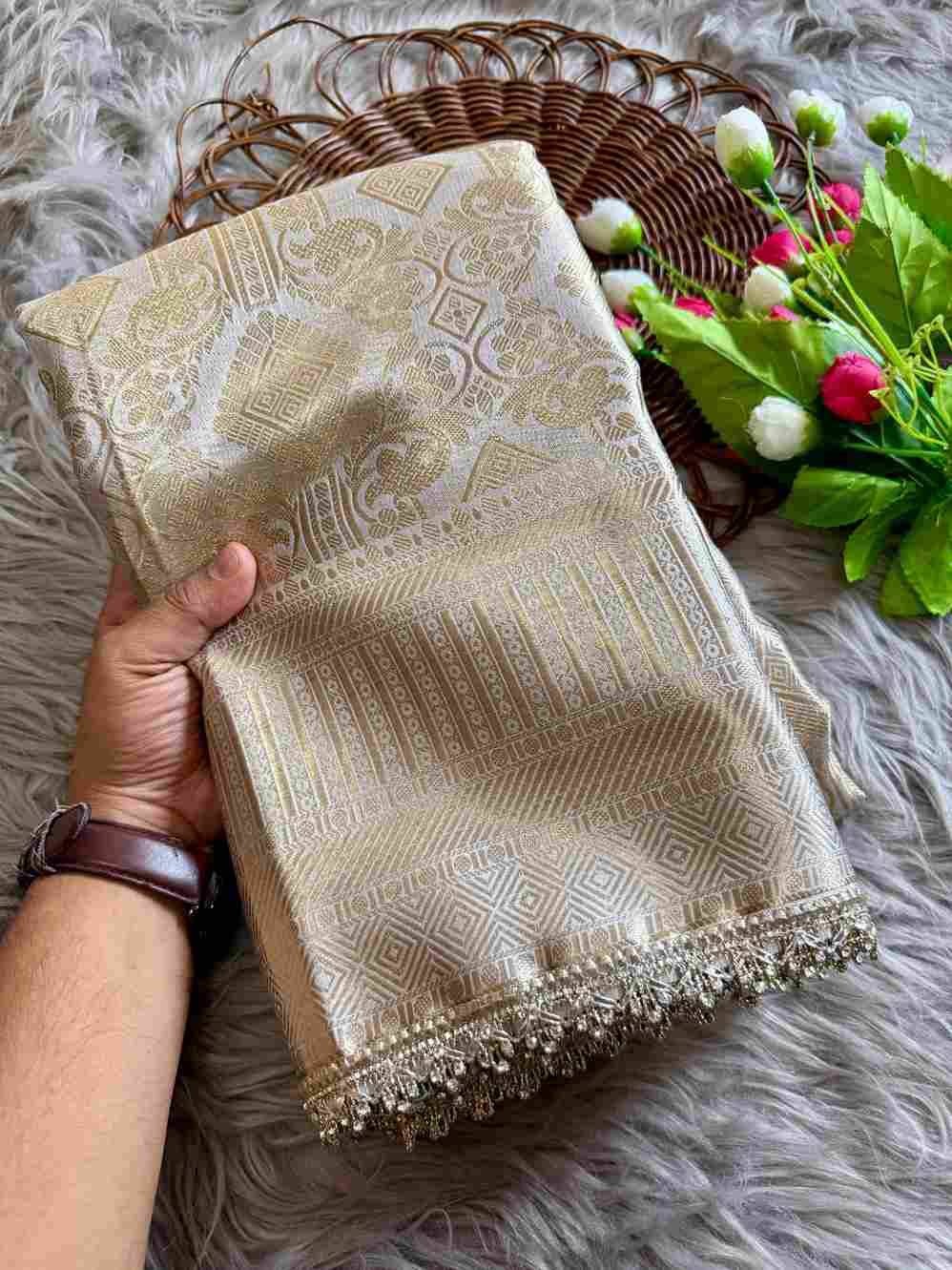 Vv-17 By Fashid Wholesale Indian Traditional Wear Collection Beautiful Stylish Fancy Colorful Party Wear & Occasional Wear Banarasi Silk Sarees At Wholesale Price