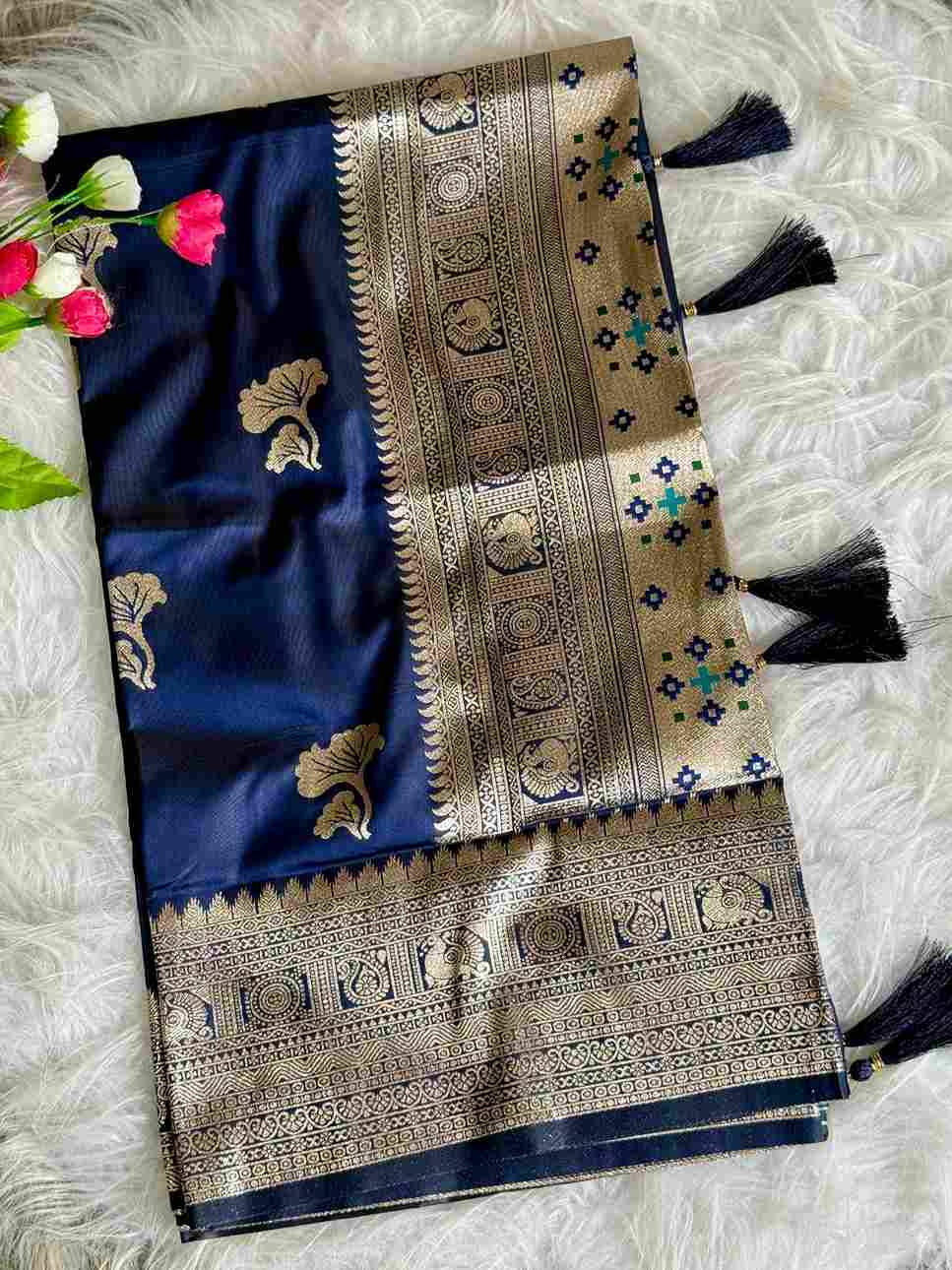 Vv-18 By Fashid Wholesale 01 To 08 Series Indian Traditional Wear Collection Beautiful Stylish Fancy Colorful Party Wear & Occasional Wear Paithani Silk Sarees At Wholesale Price