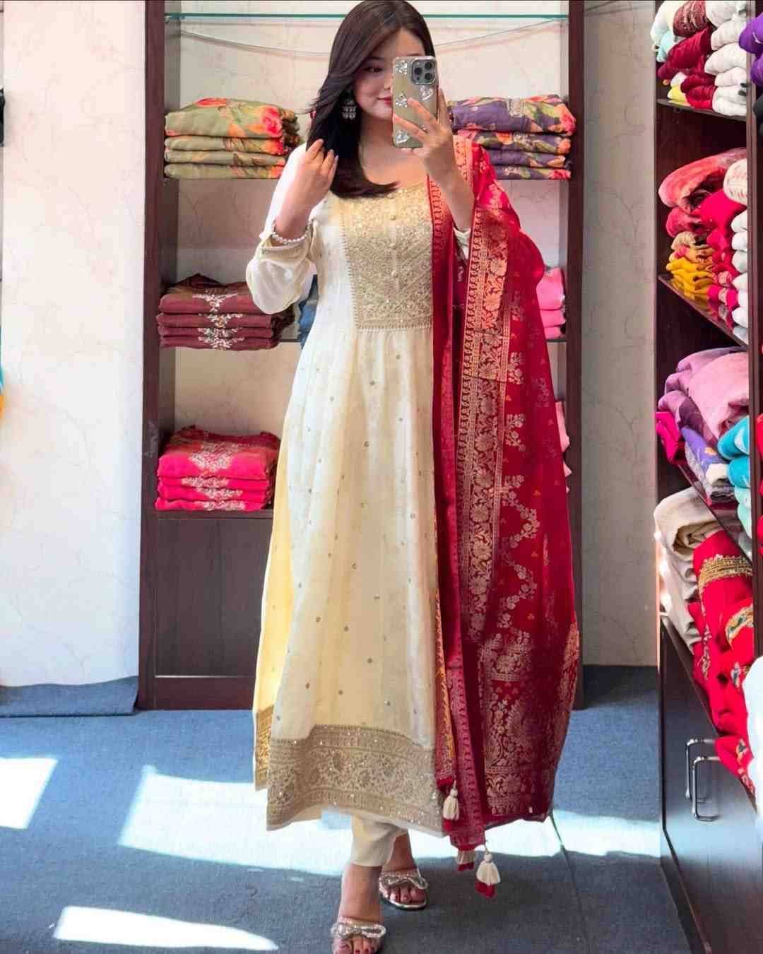 Jashn-E-Bahaaraa By Fashid Wholesale Beautiful Festive Suits Colorful Stylish Fancy Casual Wear & Ethnic Wear Banarasi Silk Dresses At Wholesale Price