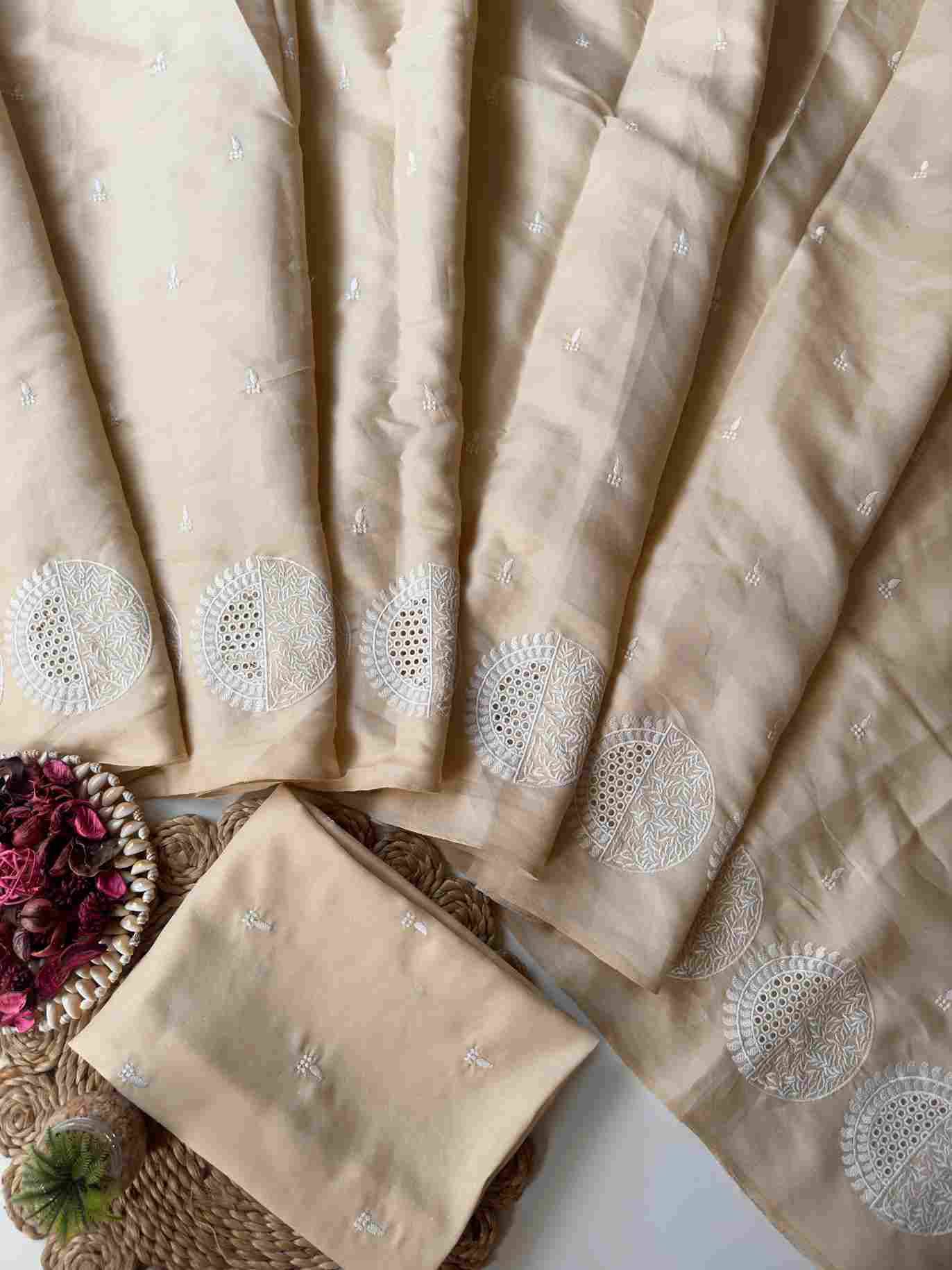 Vt-1125 By Fashid Wholesale 01 To 02 Series Indian Traditional Wear Collection Beautiful Stylish Fancy Colorful Party Wear & Occasional Wear Pure Soft Tussar Silk Sarees At Wholesale Price