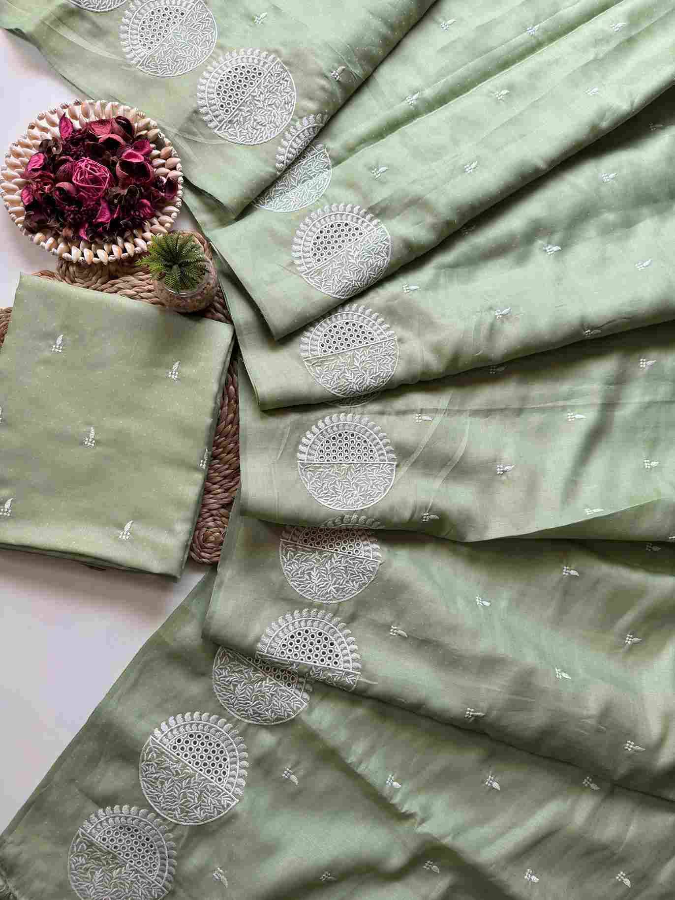 Vt-1125 By Fashid Wholesale 01 To 02 Series Indian Traditional Wear Collection Beautiful Stylish Fancy Colorful Party Wear & Occasional Wear Pure Soft Tussar Silk Sarees At Wholesale Price