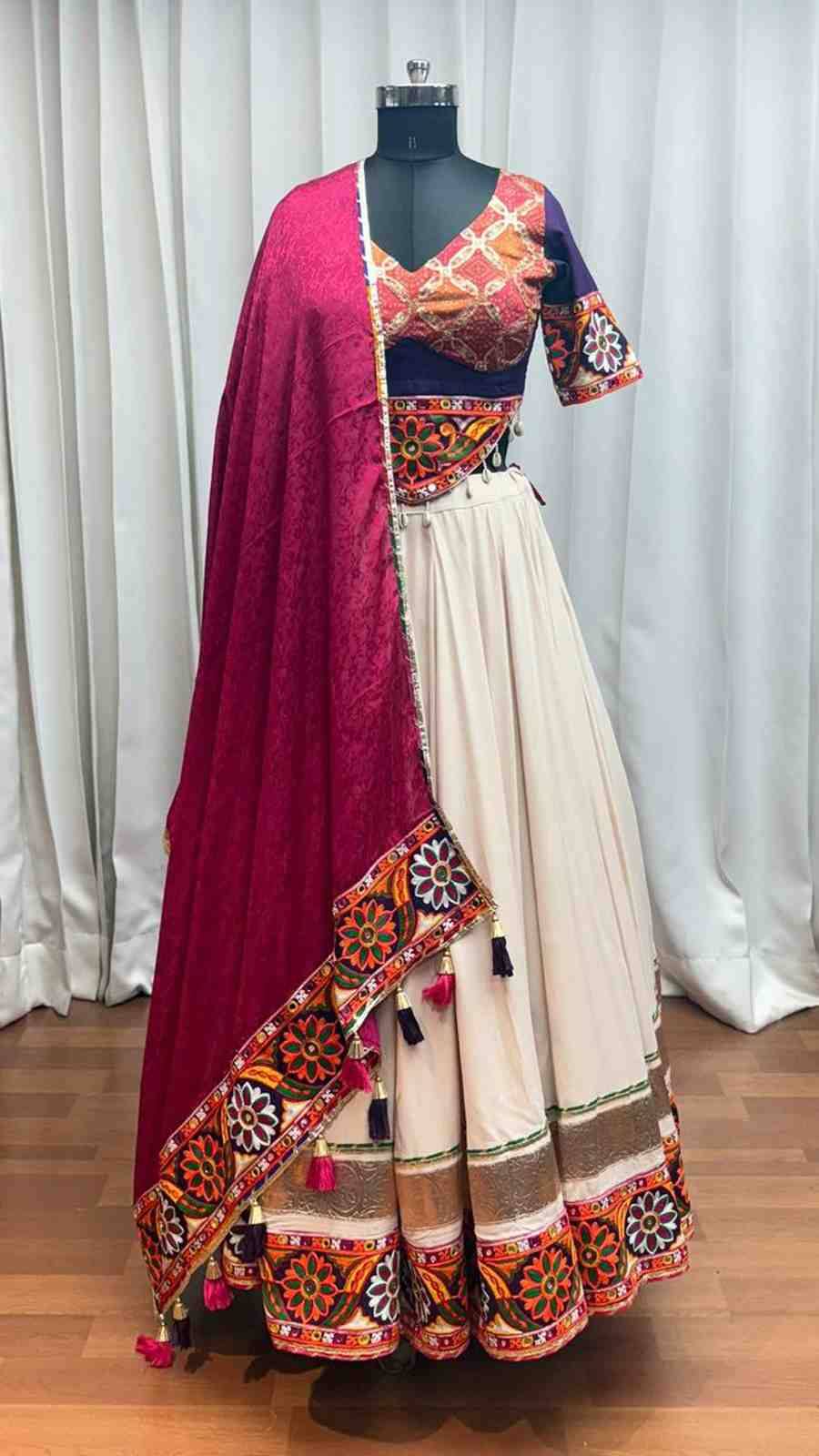 Raas Vol-19 By Shubhkala 11001 To 11006 Series Navratri Wear Collection Beautiful Stylish Colorful Fancy Party Wear & Occasional Wear Viscose Rayon Lehengas At Wholesale Price