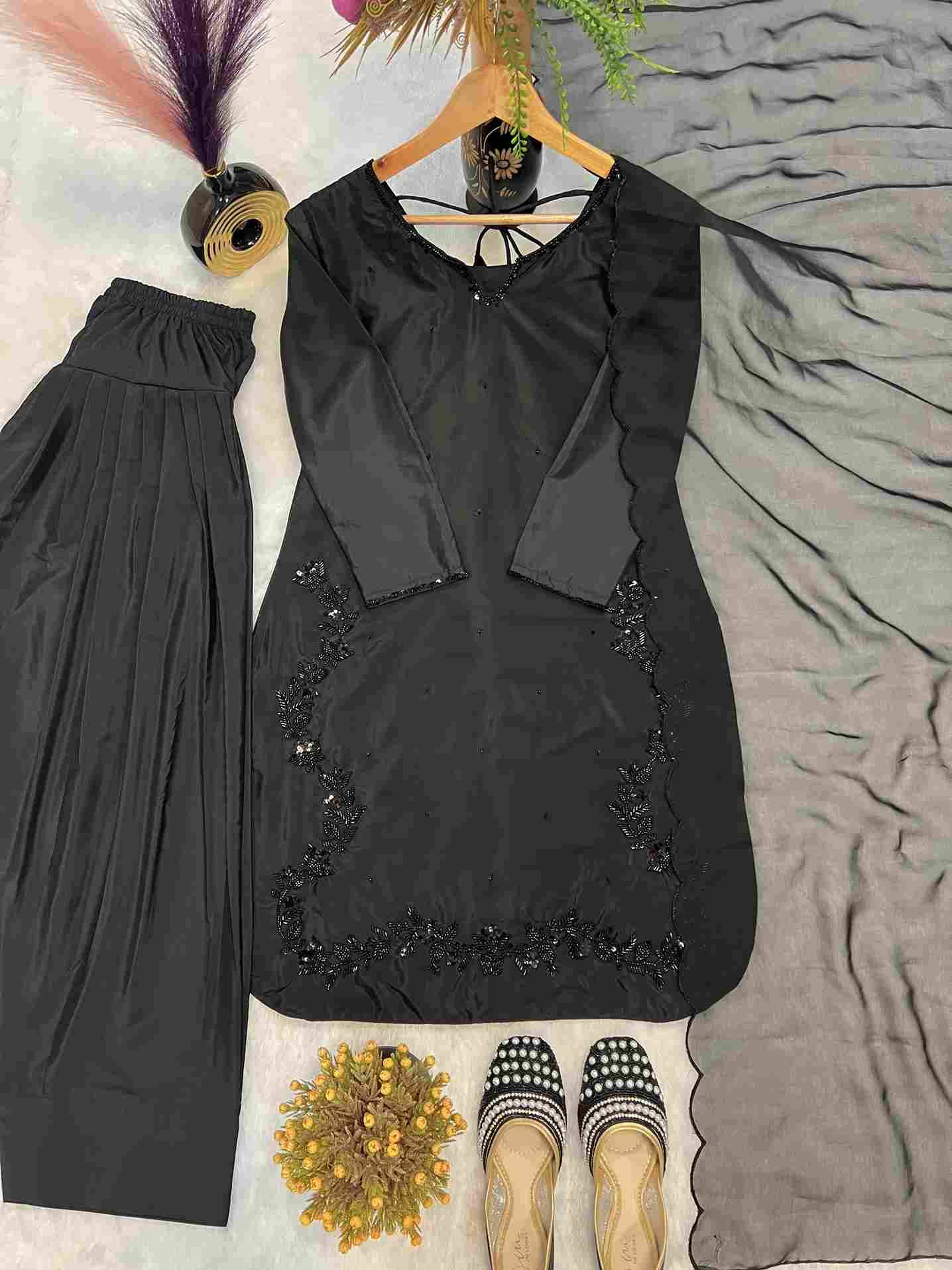 Sf-1043 By Fashid Wholesale 01 To 03 Series Beautiful Suits Colorful Stylish Fancy Casual Wear & Ethnic Wear Heavy Natural Crepe Silk Dresses At Wholesale Price