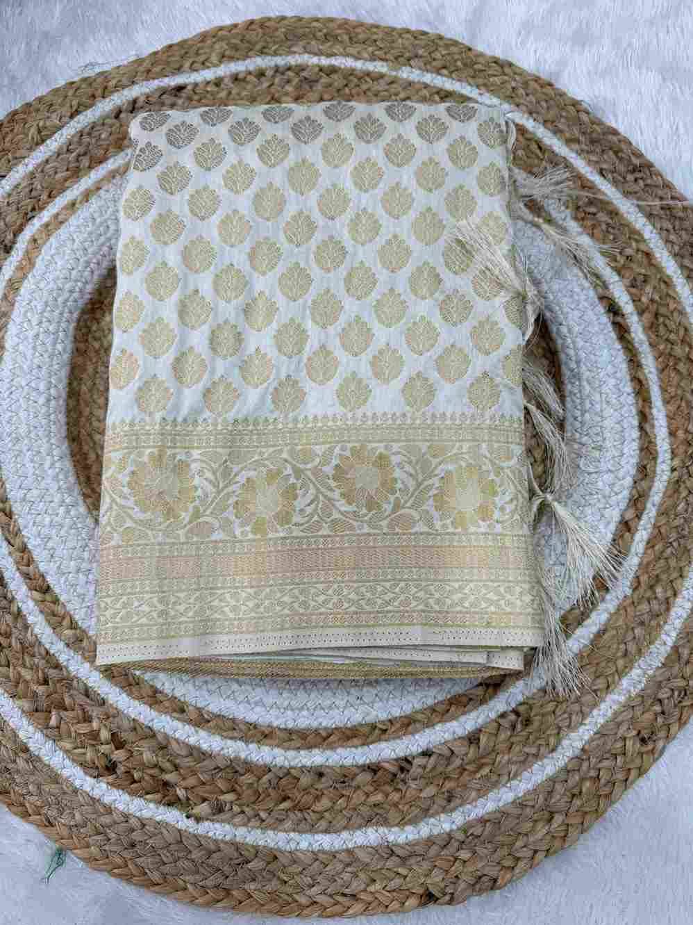 Sb-820 By Fashid Wholesale 01 To 05 Series Indian Durga Puja Special Traditional Wear Collection Beautiful Stylish Fancy Colorful Party Wear & Occasional Wear Pure Soft Khadi Georgette Silk Sarees At Wholesale Price
