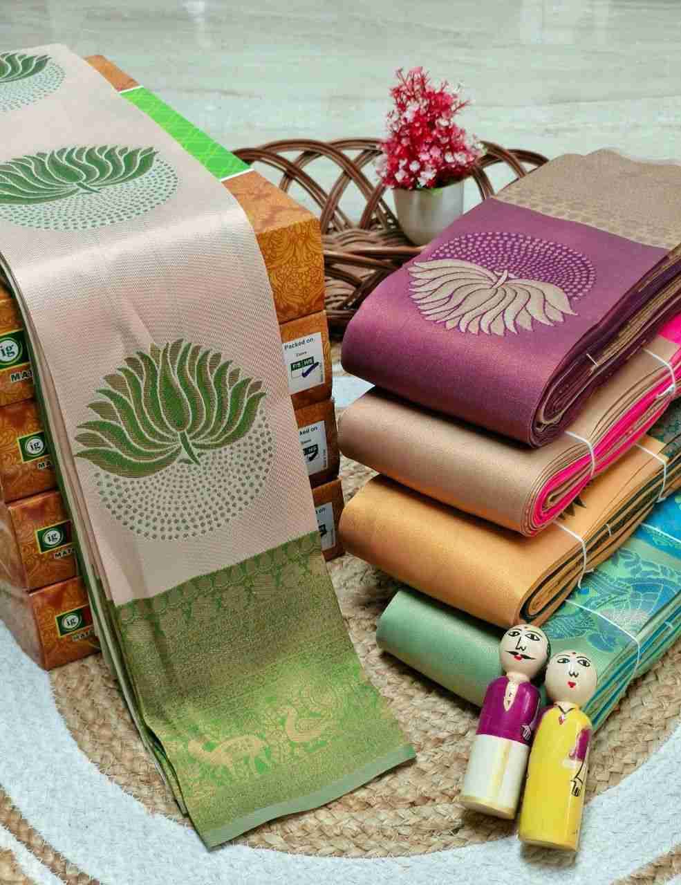 Sb-922 By Fashid Wholesale 01 To 04 Series Indian Traditional Wear Collection Beautiful Stylish Fancy Colorful Party Wear & Occasional Wear Pure Banarasi Silk Sarees At Wholesale Price